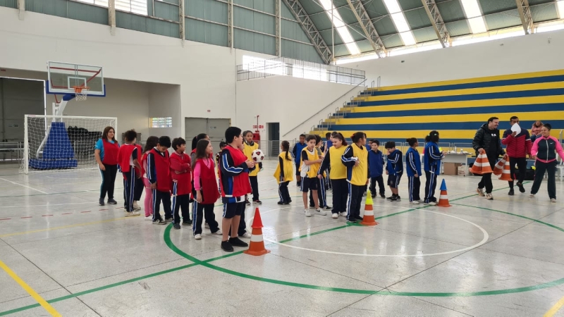 Galeria aula-de-mini-handebol-para-alunos-da-emef-nicacia
