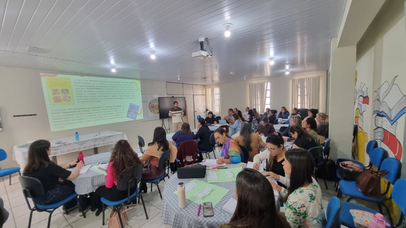 Noticia aperfeicoamento--prefeitura-promove-formacao-tecnica-para--professores