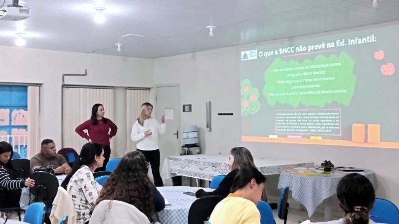 Noticia educacao-prefeitura-reforca-formacao-pedagogica-com-horas-de-estudo-coletivo