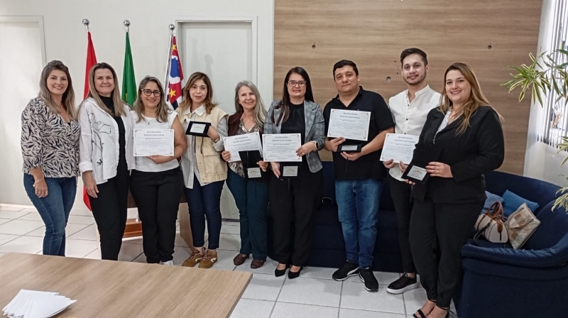 Noticia diretores-de-emefs-recebem-o-premio-excelencia-educacional