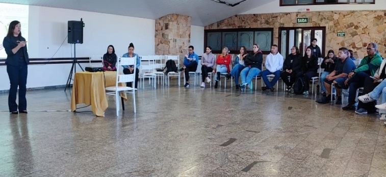 Noticia profissionais-da-rede-de-ensino-participam-de-palestra-sobre-inclusao-social
