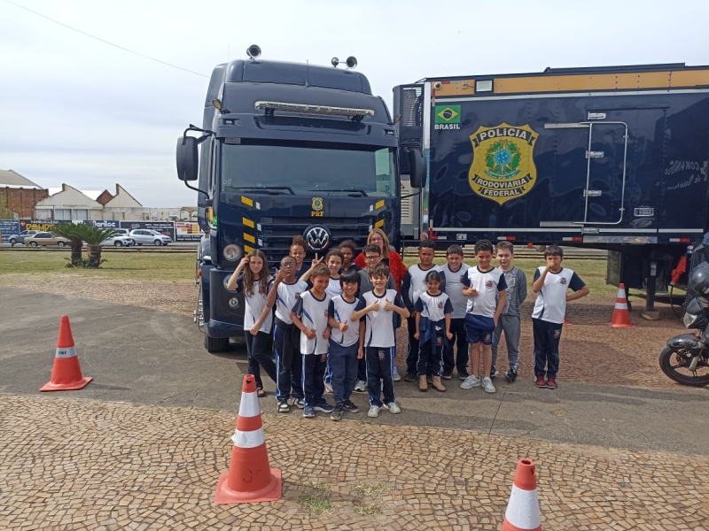 Galeria visita-a-carreta-de-atendimentos-da-prf