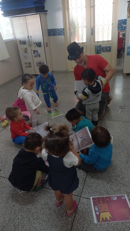 Galeria os-bebes-ouvem-historias-com-certeza