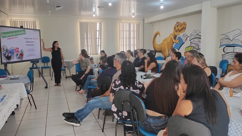 Noticia equipe-tecnica-da-secretaria-da-educacao-promove-formacao-para-diretores-e