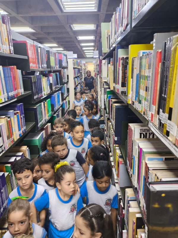 Galeria visita-a-biblioteca-da-unesp