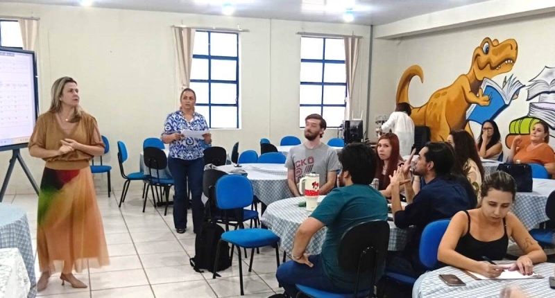 Noticia secretaria-da-educacao-promove-horas-de-estudo-coletivo-para-os-professores-de