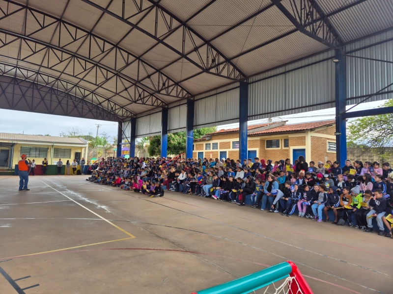 Galeria alunos-assistem-palestra-de-concientizacao-sobre-queimadas